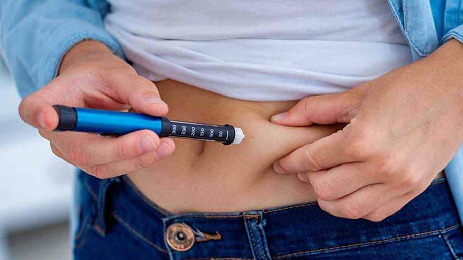 Caneta emagrecedora injetável usada para tratamento de obesidade, como Wegovy ou Mounjaro